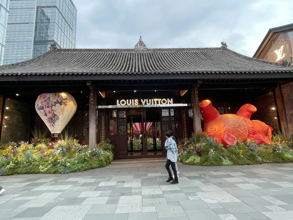 Waterman Discount Mall - Shopping mall in East Valley - Website