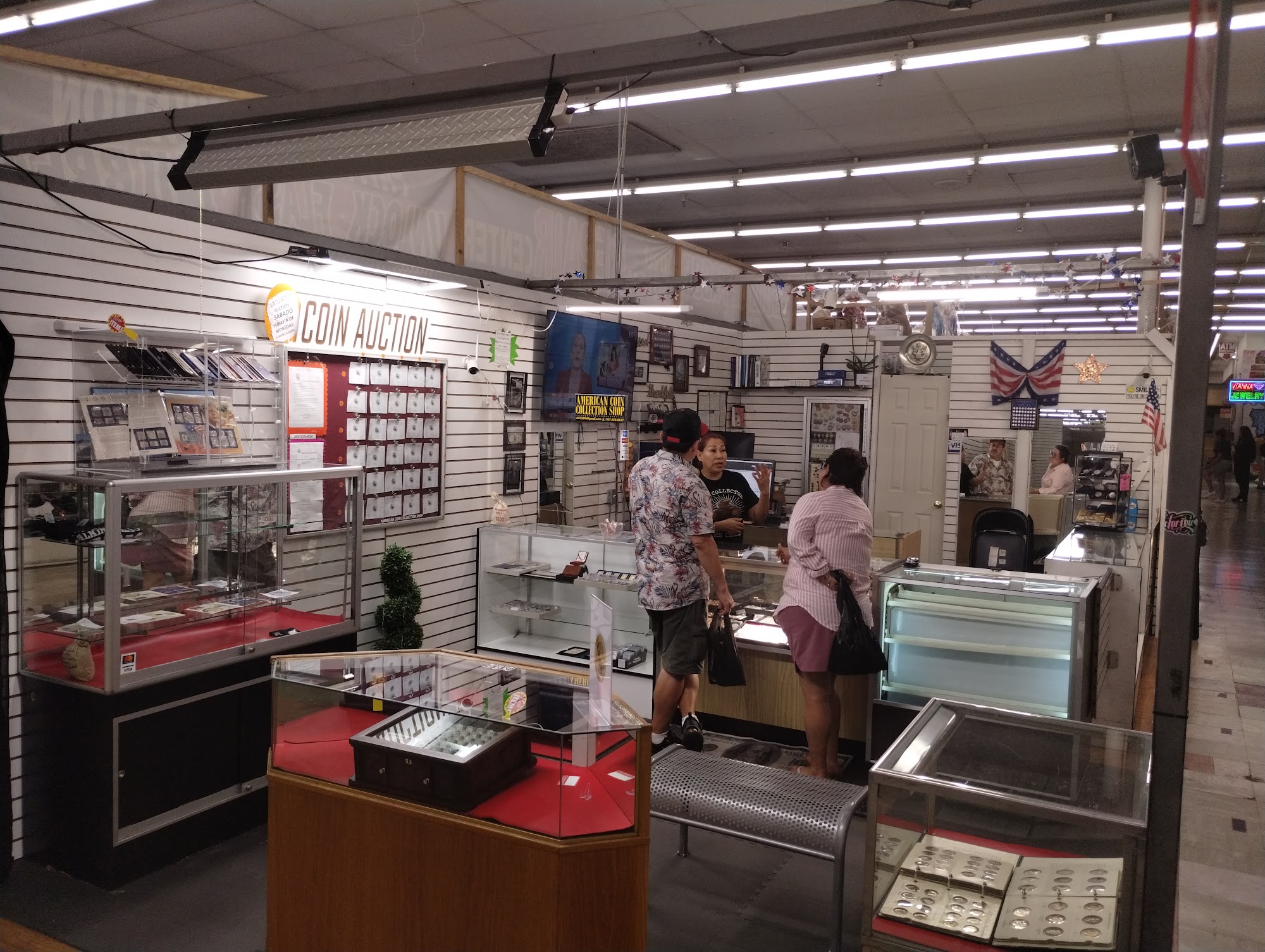 Waterman Discount Mall - Shopping mall in East Valley - Website