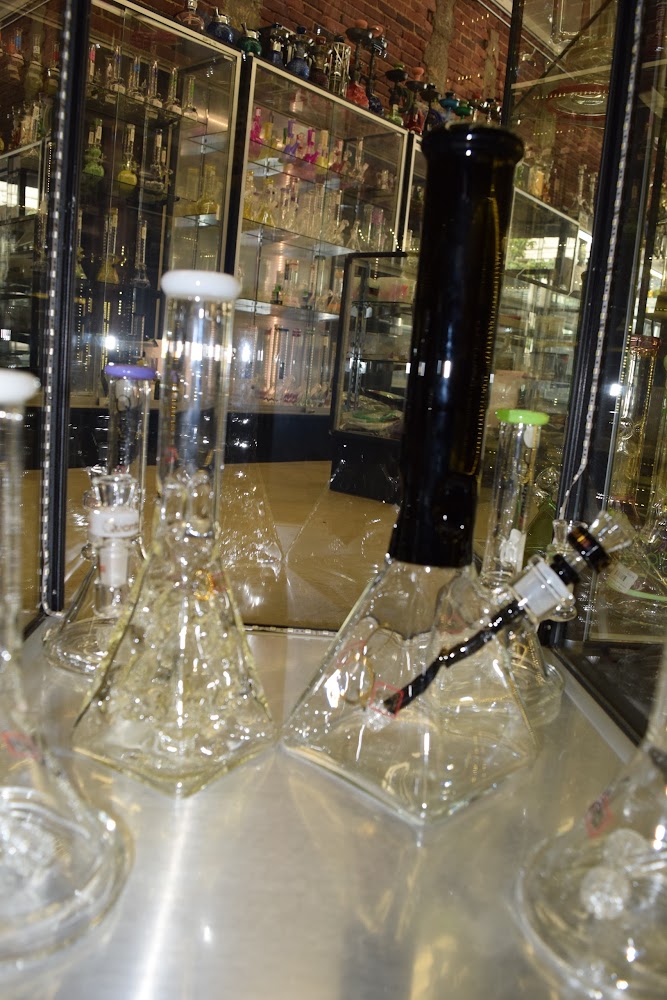 Amsterdam Smoke and Vape Store - Tobacco shop in Downtown Core - Website