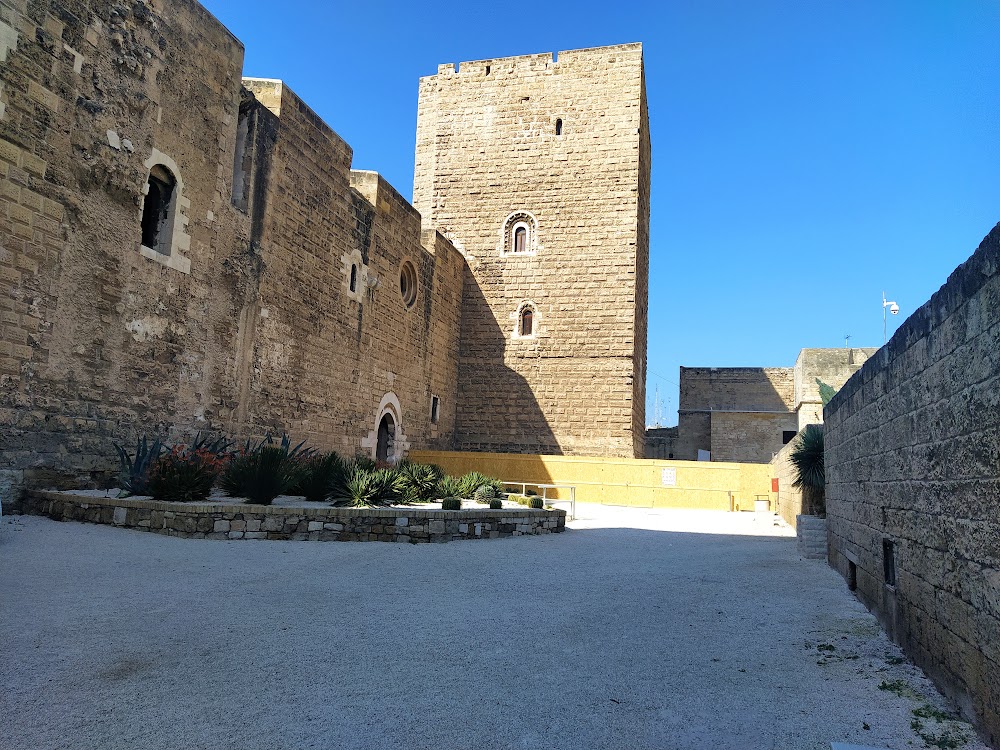 メジャー Castello Svevo di Bari - Museum in Bari - Website